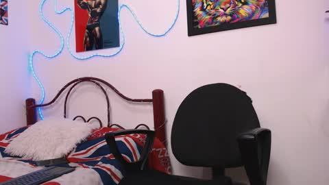 Snapshot of hank_fuller01 chatting on 10.17.25 Hank online show from 10.17.25