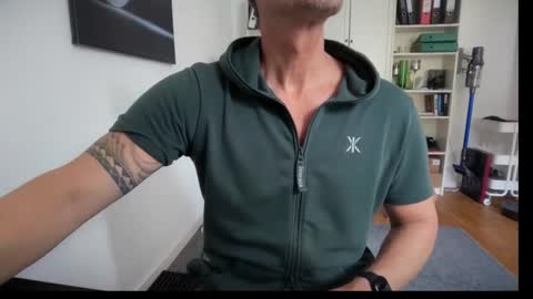 hanky online show from 10.13.25