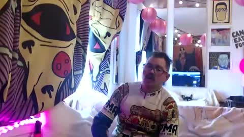 Snapshot of hankrams chatting on 12.25.24 hank rams online show from 12.25.24