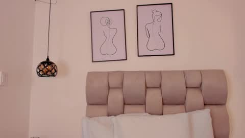 hanna__evans_ online show from 09.25.25