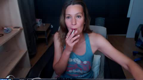 Snapshot of hanna_ha chatting on 06.25.26 hanna_ha online show from 06.25.26
