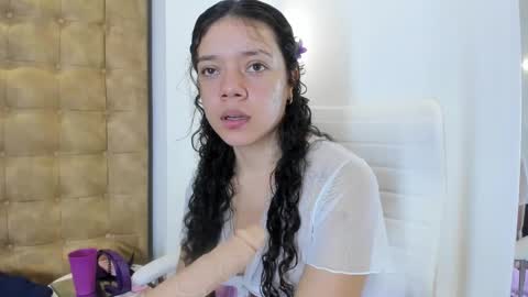 Snapshot of hanna_jadidi chatting on 02.18.25  Hanna online show from 02.18.25