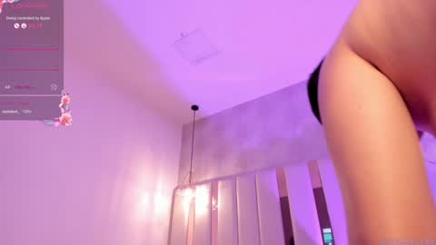 Snapshot of hanna_lee02 chatting on 01.11.25 Hanna Lee online show from 01.11.25