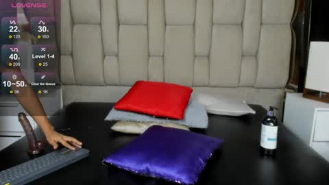 Hanna lens online show from 12.22.24