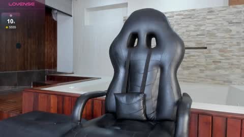 Hanna lens online show from 02.05.25