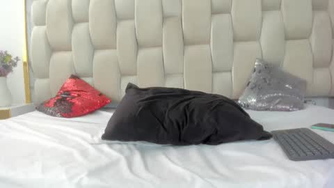 Hanna lens online show from 02.25.26