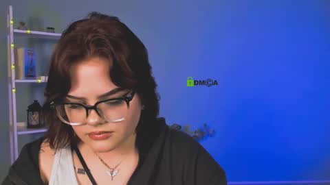 Snapshot of hanna_lips_ chatting on 12.18.25 hanna_lips_ online show from 12.18.25