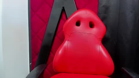 Snapshot of hanna_slut chatting on 01.07.25 EVA online show from 01.07.25