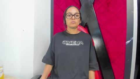 Snapshot of hanna_slut chatting on 01.11.25 EVA online show from 01.11.25