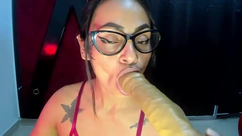 Snapshot of hanna_slut chatting on 02.12.25 EVA online show from 02.12.25