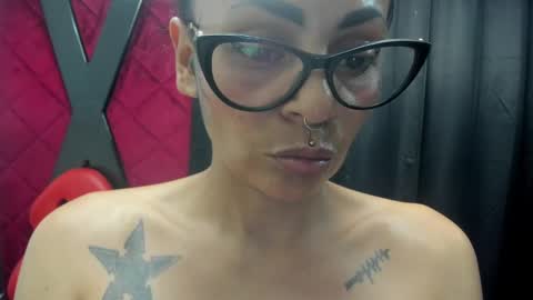 Snapshot of hanna_slut chatting on 03.04.25 EVA online show from 03.04.25