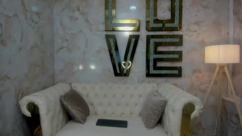 Snapshot of hanna_slut chatting on 10.29.25 EVA online show from 10.29.25