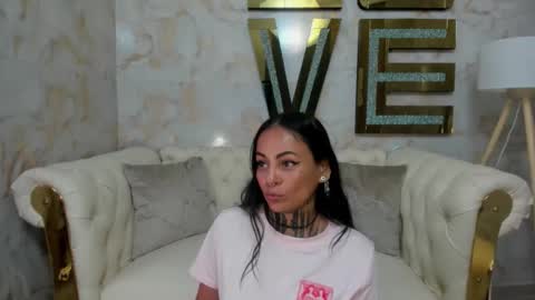 Snapshot of hanna_slut chatting on 11.25.25 EVA online show from 11.25.25