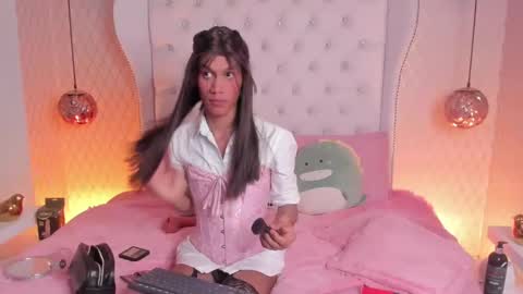 Snapshot of hanna_weston chatting on 12.10.24 hanna online show from 12.10.24