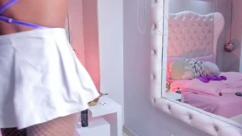 Snapshot of hanna_weston chatting on 12.17.24 hanna online show from 12.17.24