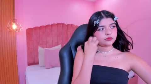 Snapshot of hannaa_bloom chatting on 12.15.25 Hanna 3 online show from 12.15.25