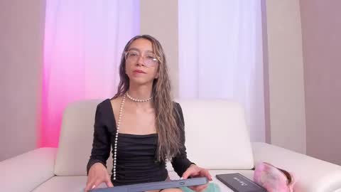 Snapshot of hannacarttier_ chatting on 06.01.26 Hanna Carttier online show from 06.01.26