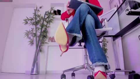 HANNAH HOWELL online show from 11.25.25