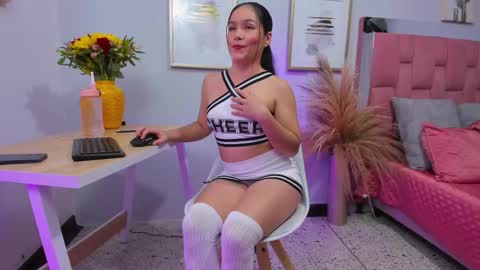 Snapshot of hannah_martinez_ chatting on 10.10.25 Maira online show from 10.10.25