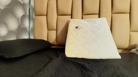 hannah_teehn online show from 10.16.25