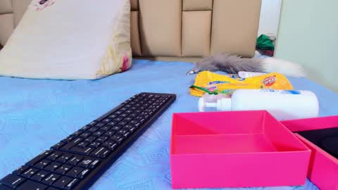 hannah_teehn online show from 11.04.25