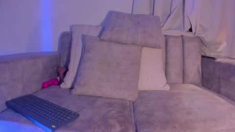 Hannah  online show from 11.21.25