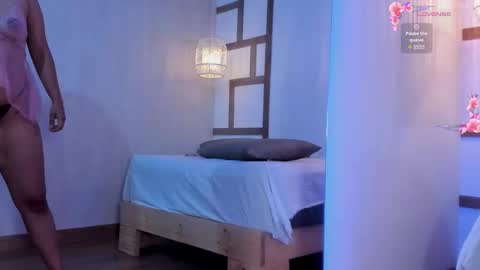 hannahmonttgomery  Help me reach 100 Hands up online show from 10.07.25