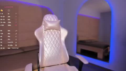 hannahmonttgomery  Help me reach 100 Hands up online show from 02.01.26