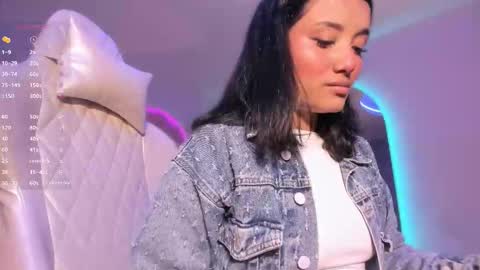 hannahmonttgomery  Help me reach 100 Hands up online show from 02.23.26