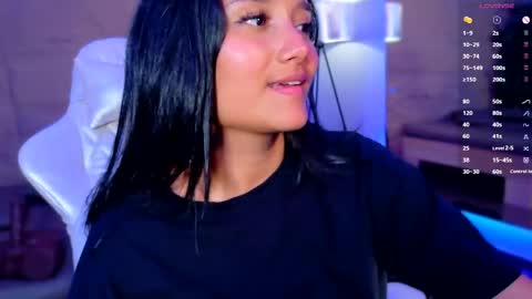 hannahmonttgomery  Help me reach 100 Hands up online show from 04.30.26