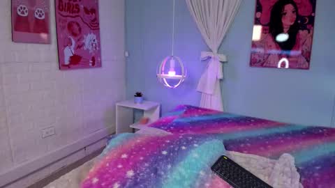 Snapshot of hannahpage chatting on 12.19.25 Hannah online show from 12.19.25