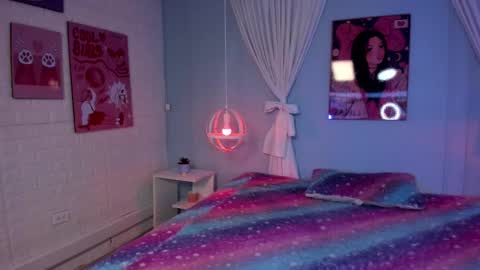 Snapshot of hannahpage chatting on 12.22.25 Hannah online show from 12.22.25