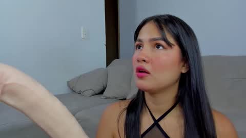 Snapshot of hannathompson___ chatting on 10.13.25 Hanna online show from 10.13.25