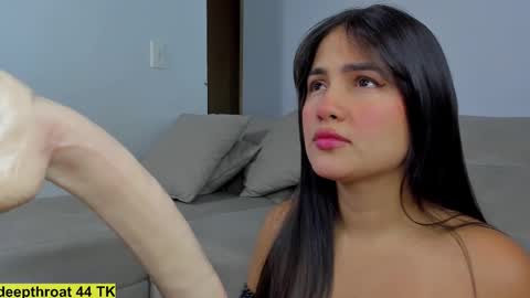 Snapshot of hannathompson___ chatting on 10.18.25 Hanna online show from 10.18.25