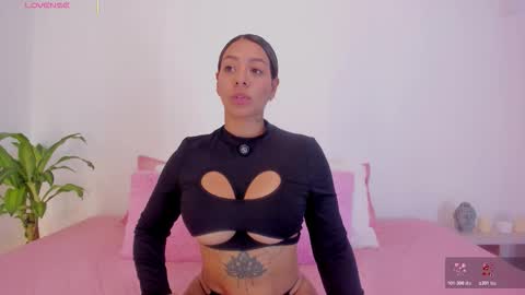 Snapshot of hannawilliams_ chatting on 01.08.26 Hanna Williams online show from 01.08.26