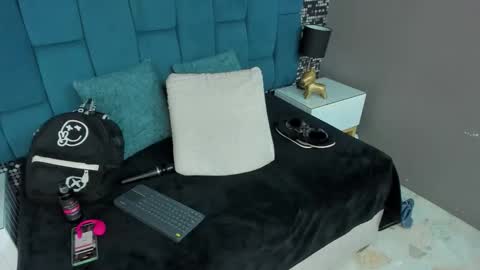 Snapshot of hanny_bliss chatting on 12.16.25 Hanny online show from 12.16.25