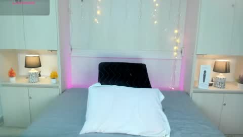 hannyk_ online show from 04.19.26