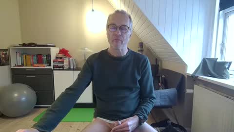 Snapshot of hanse_1 chatting on 12.30.24 Hanse online show from 12.30.24