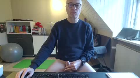 Snapshot of hanse_1 chatting on 01.16.25 Hanse online show from 01.16.25