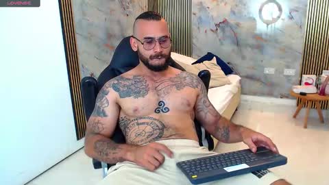 Snapshot of hanz_col chatting on 02.18.25 hanz_col online show from 02.18.25