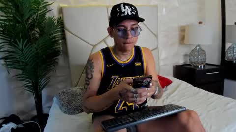 Snapshot of happy_endd_ chatting on 12.16.25 Happy Boy online show from 12.16.25