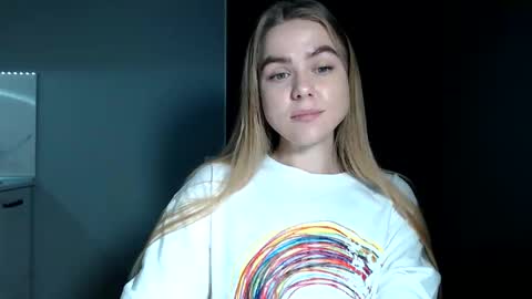 Snapshot of happy_fox_ chatting on 11.21.25 happy_fox_ online show from 11.21.25