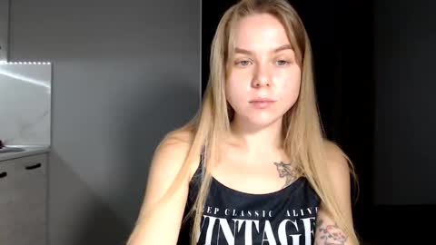 Snapshot of happy_fox_ chatting on 11.28.25 happy_fox_ online show from 11.28.25