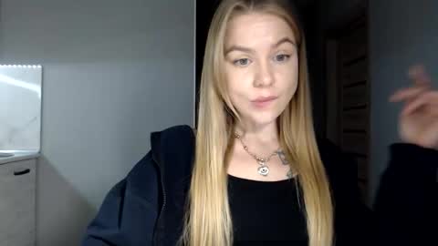 Snapshot of happy_fox_ chatting on 12.13.25 happy_fox_ online show from 12.13.25