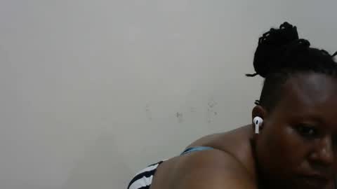 Snapshot of happy_slut254 chatting on 10.08.25 happy_slut254 online show from 10.08.25