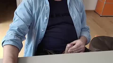 Snapshot of happybugger chatting on 02.24.25 Cum for you online show from 02.24.25