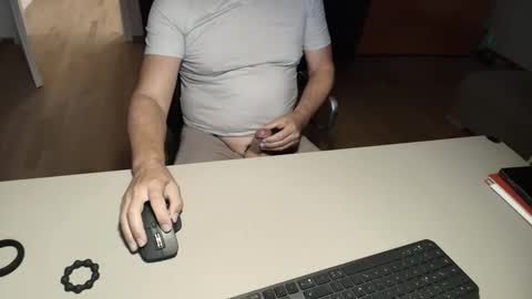 Snapshot of happybugger chatting on 09.15.25 Cum for you online show from 09.15.25