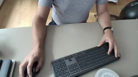 Snapshot of happybugger chatting on 09.29.25 Cum for you online show from 09.29.25