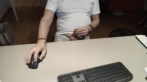 Snapshot of happybugger chatting on 12.17.25 Cum for you online show from 12.17.25