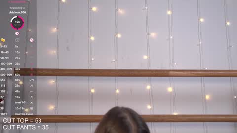 Snapshot of happynewdear chatting on 01.12.25 Evy online show from 01.12.25